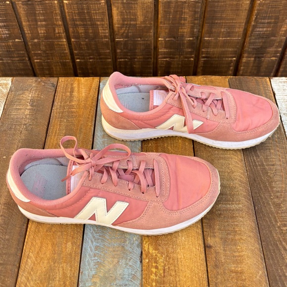 New Balance 220 Pink Shoes - Picture 11 of 16